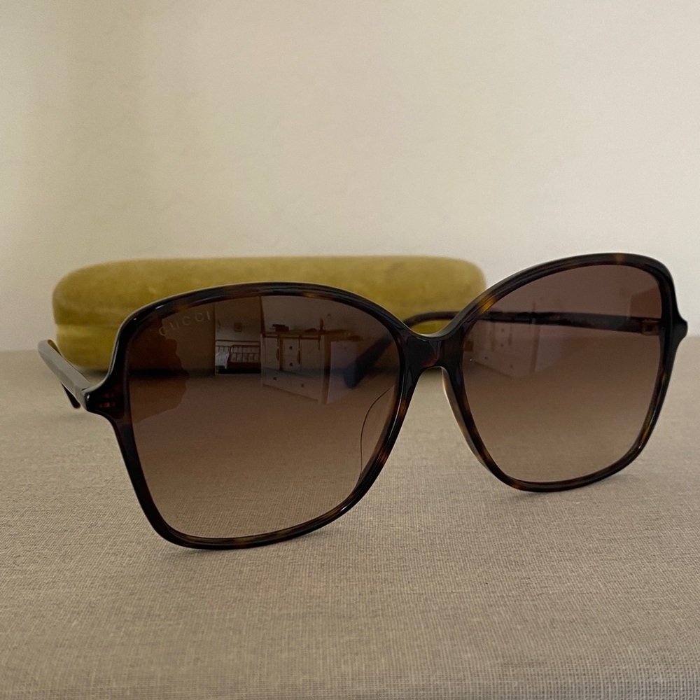 Gucci Tortoiseshell Frame Brown Gradient Lens Sunglasses - Picture 4 of 5